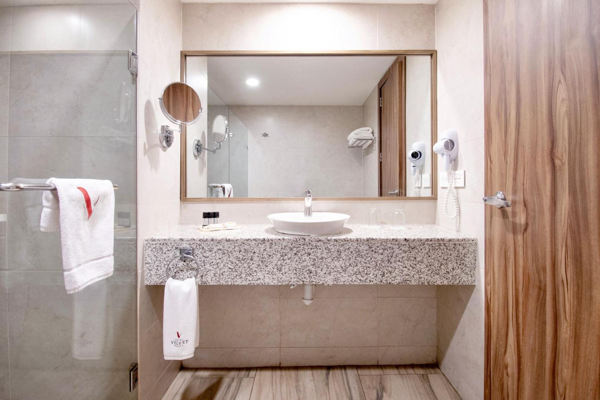 Hotel Velvet Plaza Guadalajara Zewnętrze zdjęcie